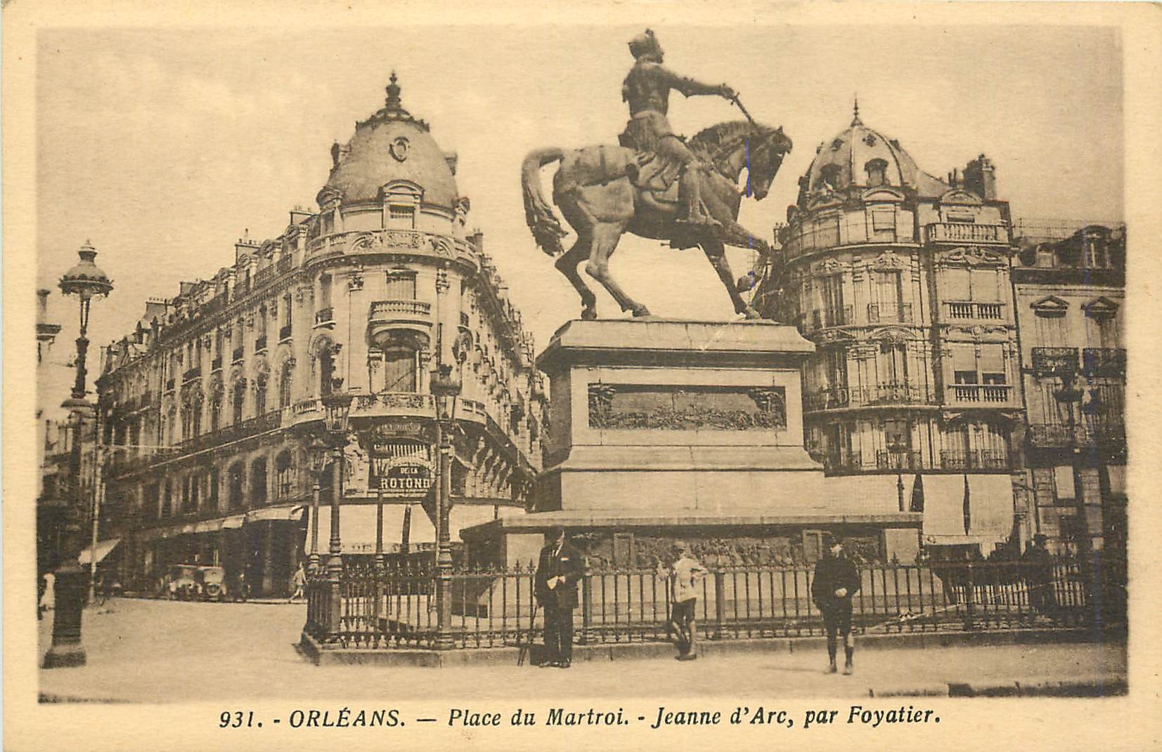 CPA Orleans Place du Martroi Jeanne d'Arc par Foyatier 