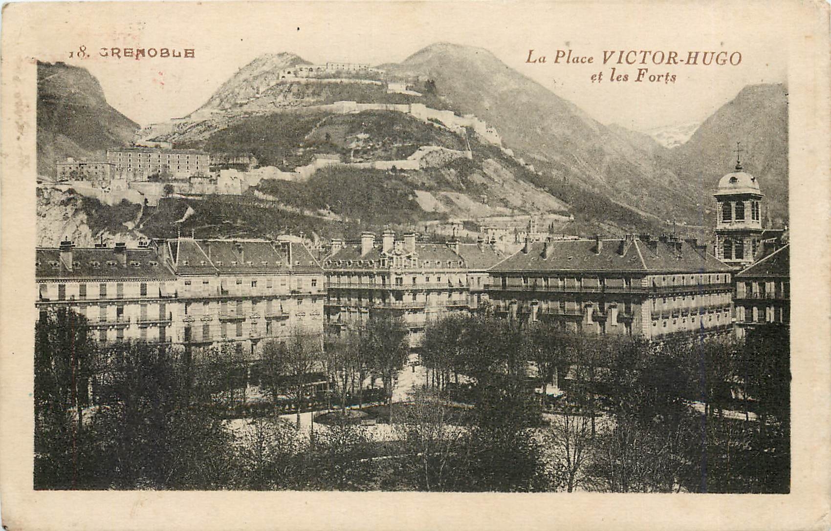 CPA Grenoble La Place Victor Hugo et les Forts 