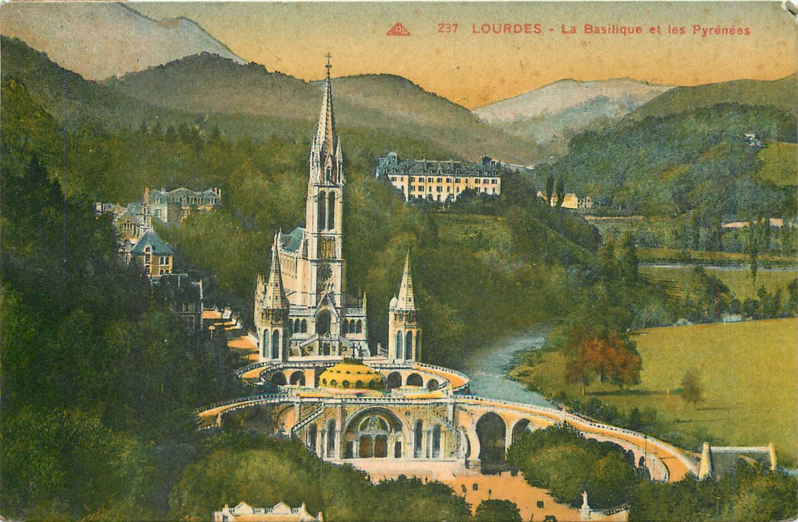 CPA Lourdes La Basilique et les Pyrenees 