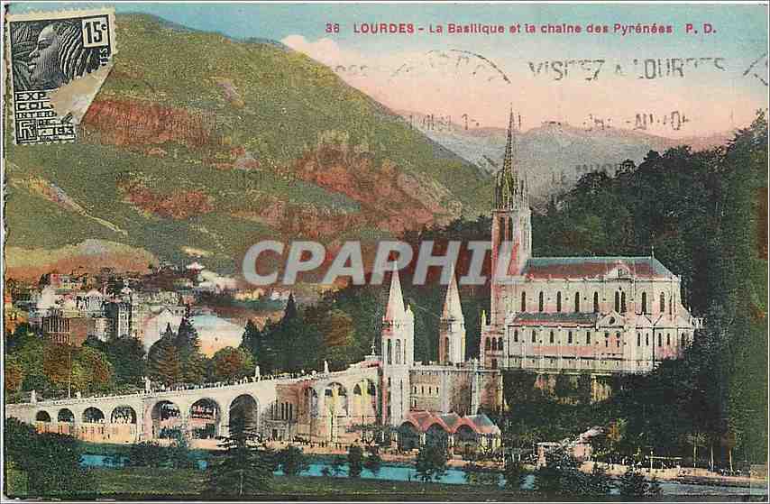 CPA Lourdes La Basilique et la chaine des Pyrenees 