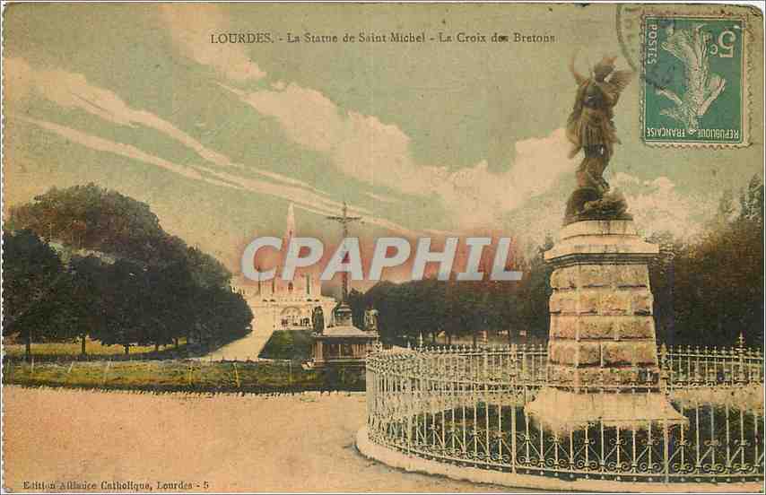 CPA Lourdes La Statue de Saint Michel La Croix des Bretons 