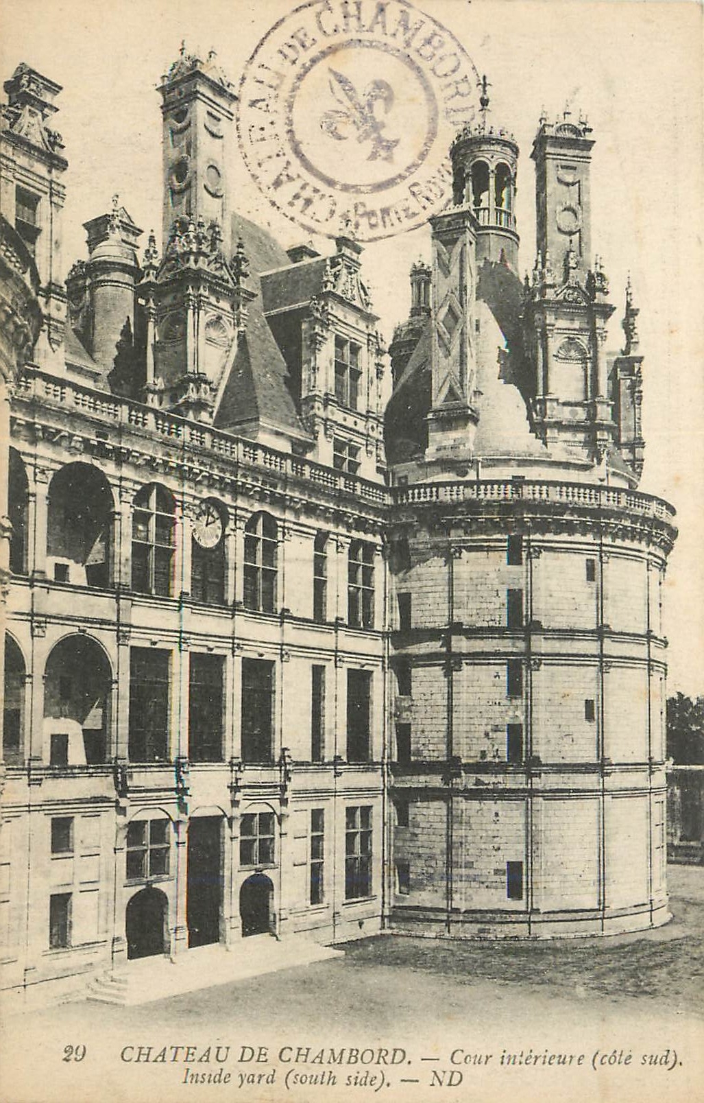 CPA Chateau de Chambord Cour interieure cote sud 