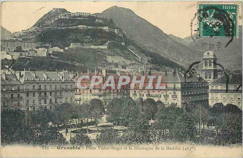 CPA Grenoble Place Victor Hugo et la Montagne de la Bastille 