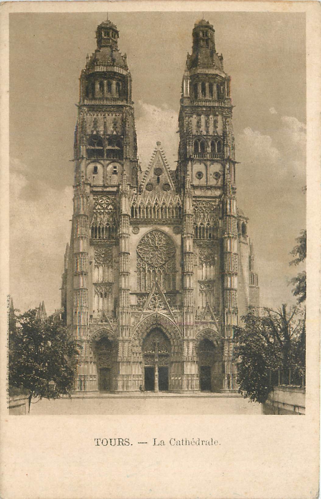 CPA Tours La Cathedrale Publicite Reaumur Vetements Gobert-Martin Parie Rue St-Denis Rue Dussoubs