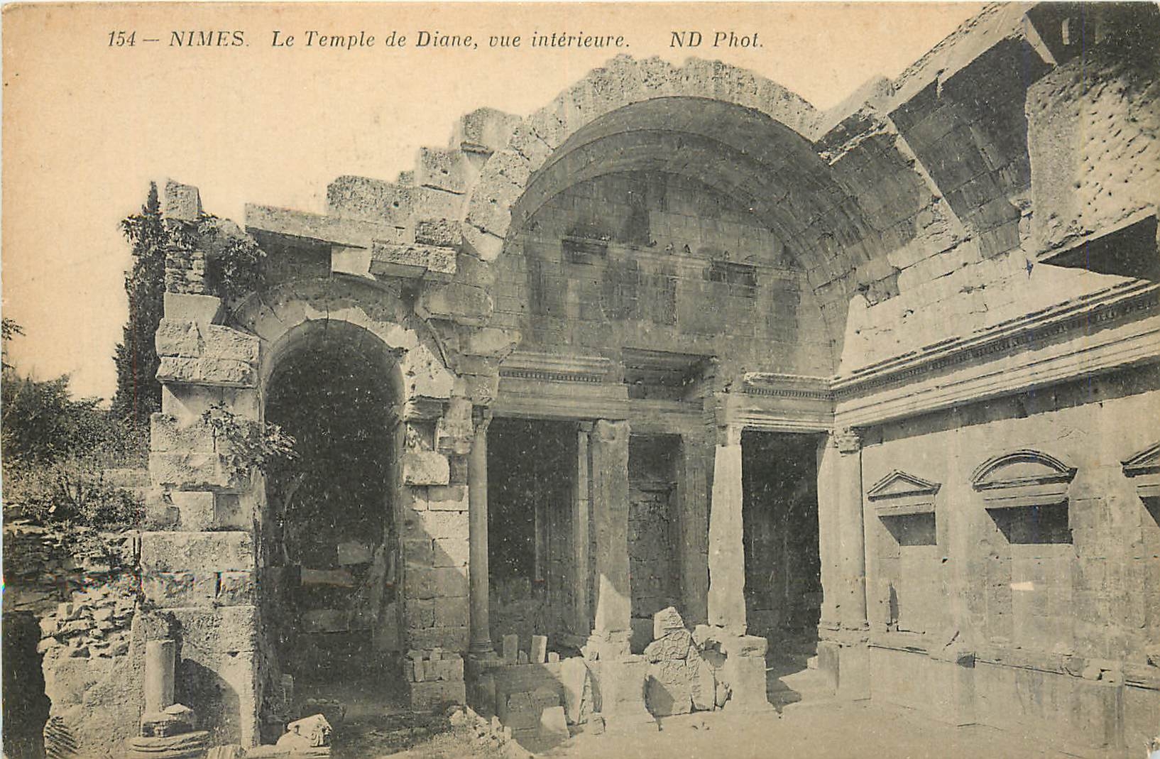 CPA Nimes Le Tempete de Diane vue interieure 