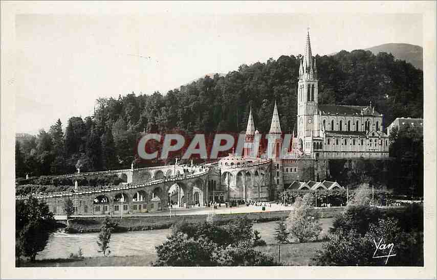CPA Lourdes La Basilique et le Calvaire 