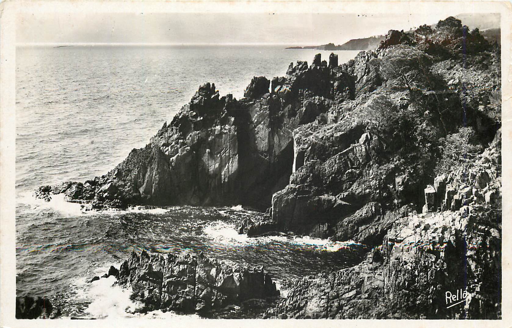 CPA La Corniche d'Or Les Rochers du Trayas 