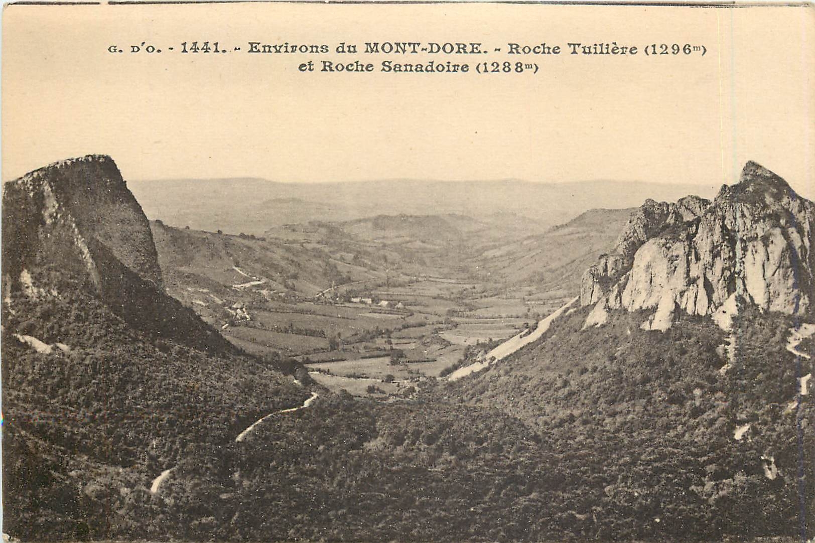 CPA Environs du Mont Dore Roche Tuiliere et Roche Sanadoire 