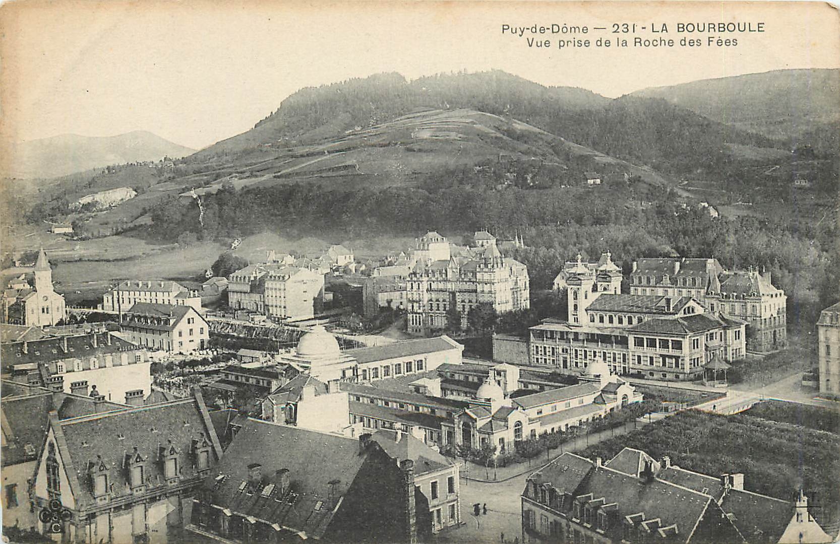 CPA Puy de Dome La Bourboule Vue prise de la Roche des Fees 