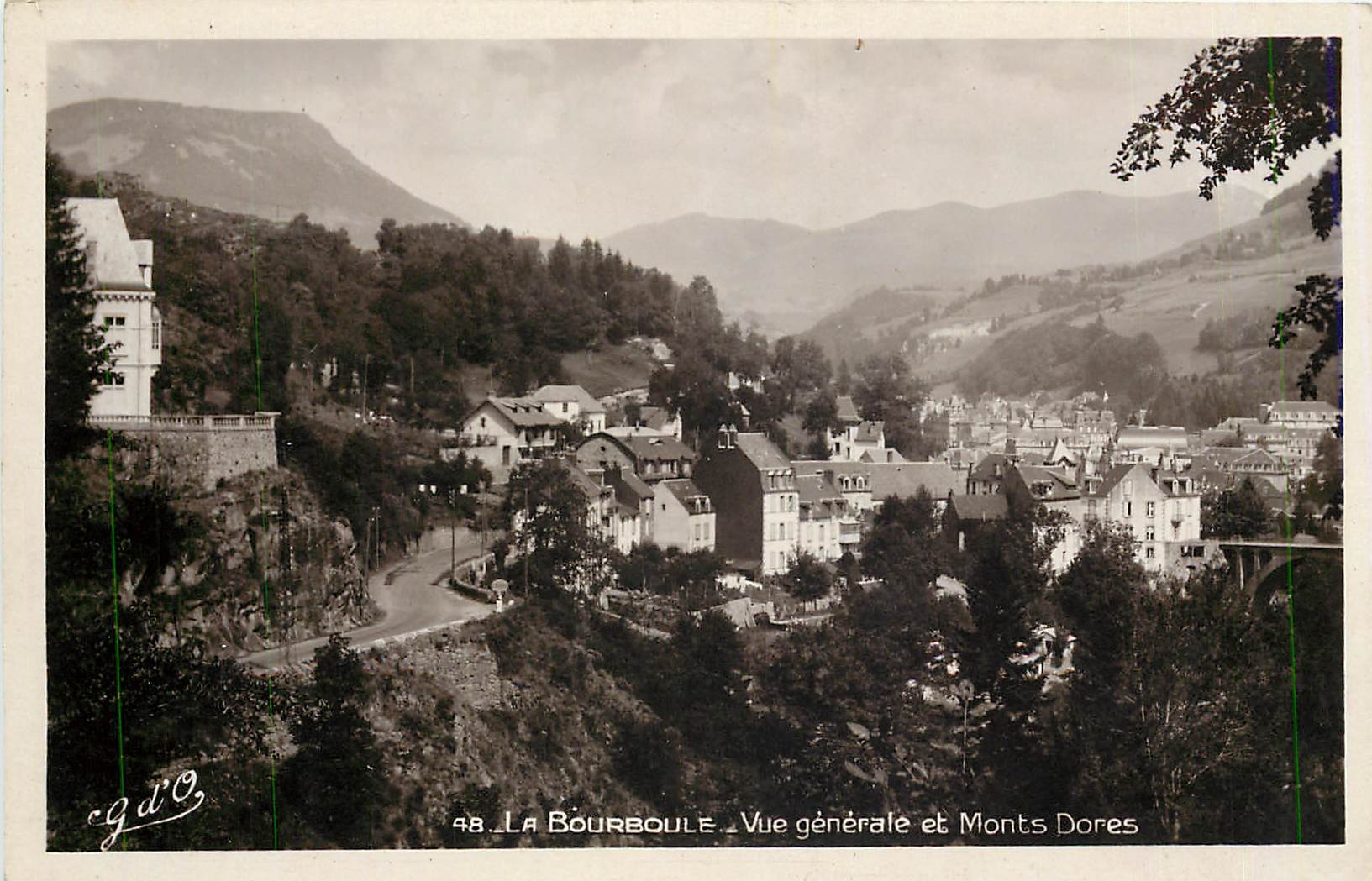 CPA La Bourboule Vue generale et Monts Dores 