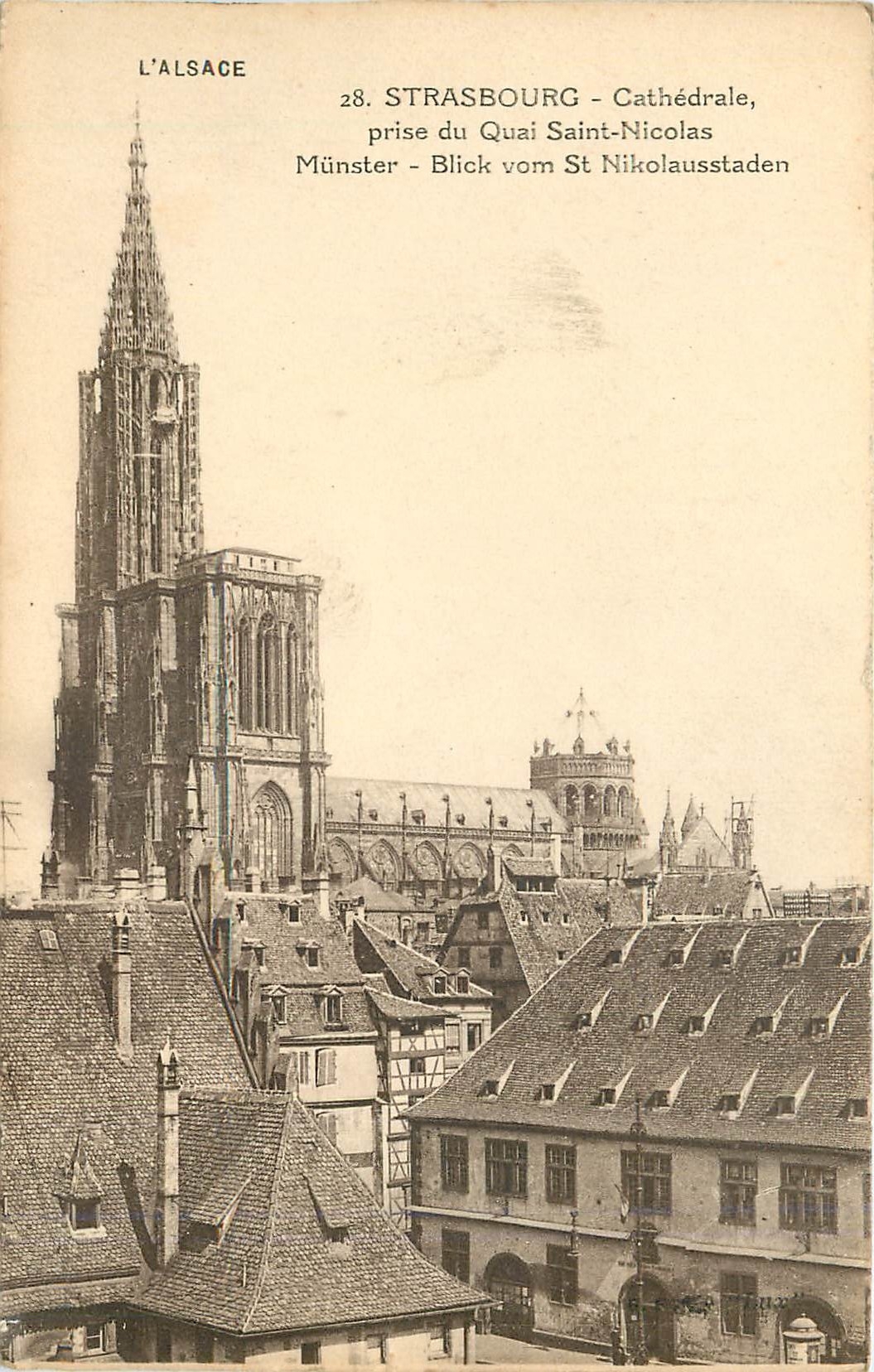 CPA Strasbourg Cathedrale prise du Quai Saint Nicolas 