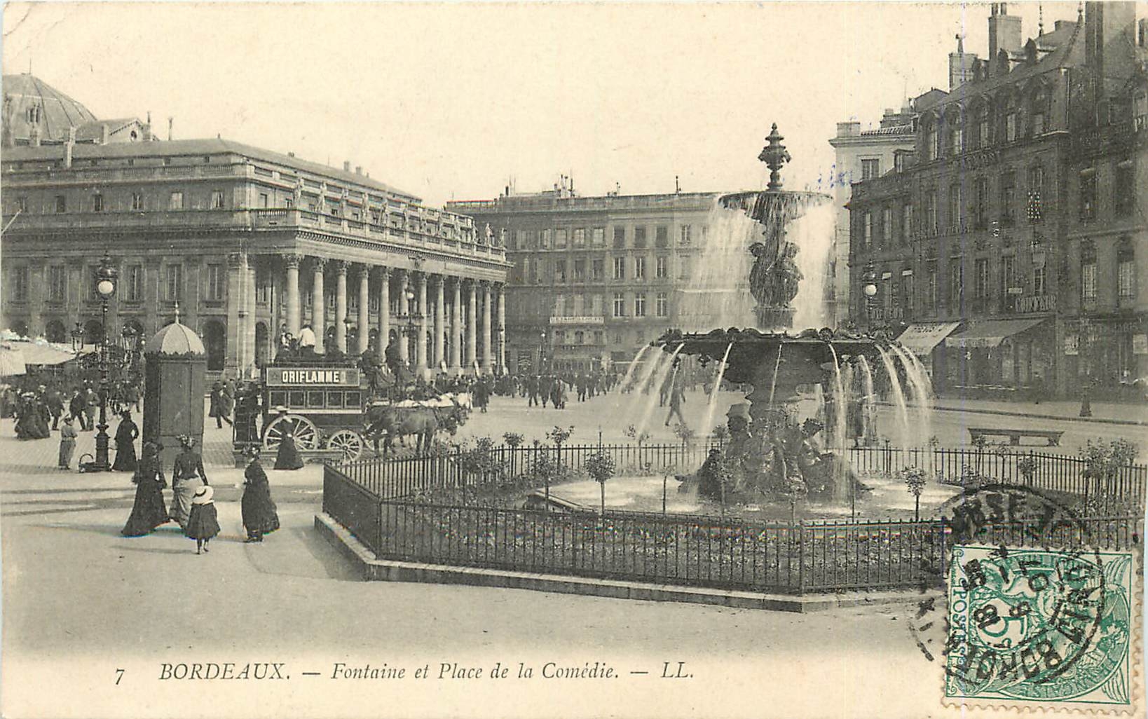 CPA Bordeaux Fontaine et Place de la Comedie Caleche Oriflamme