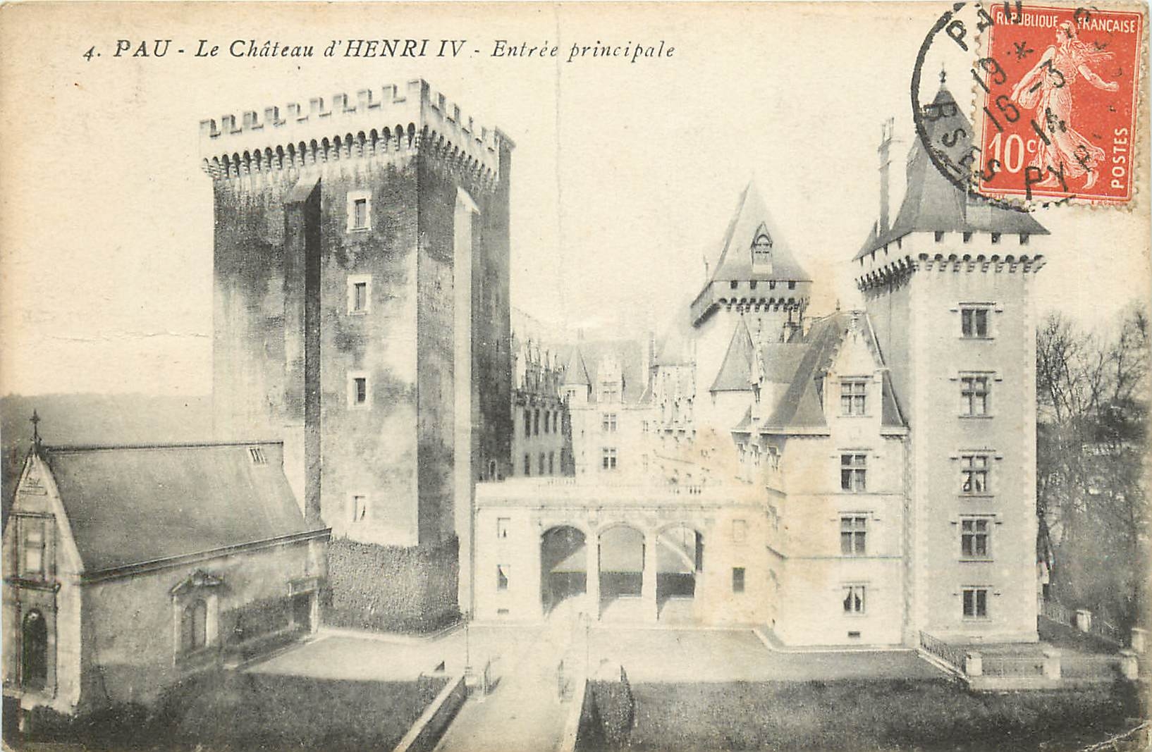 CPA Pau Le Chateau d'Henri IV Entree principale 