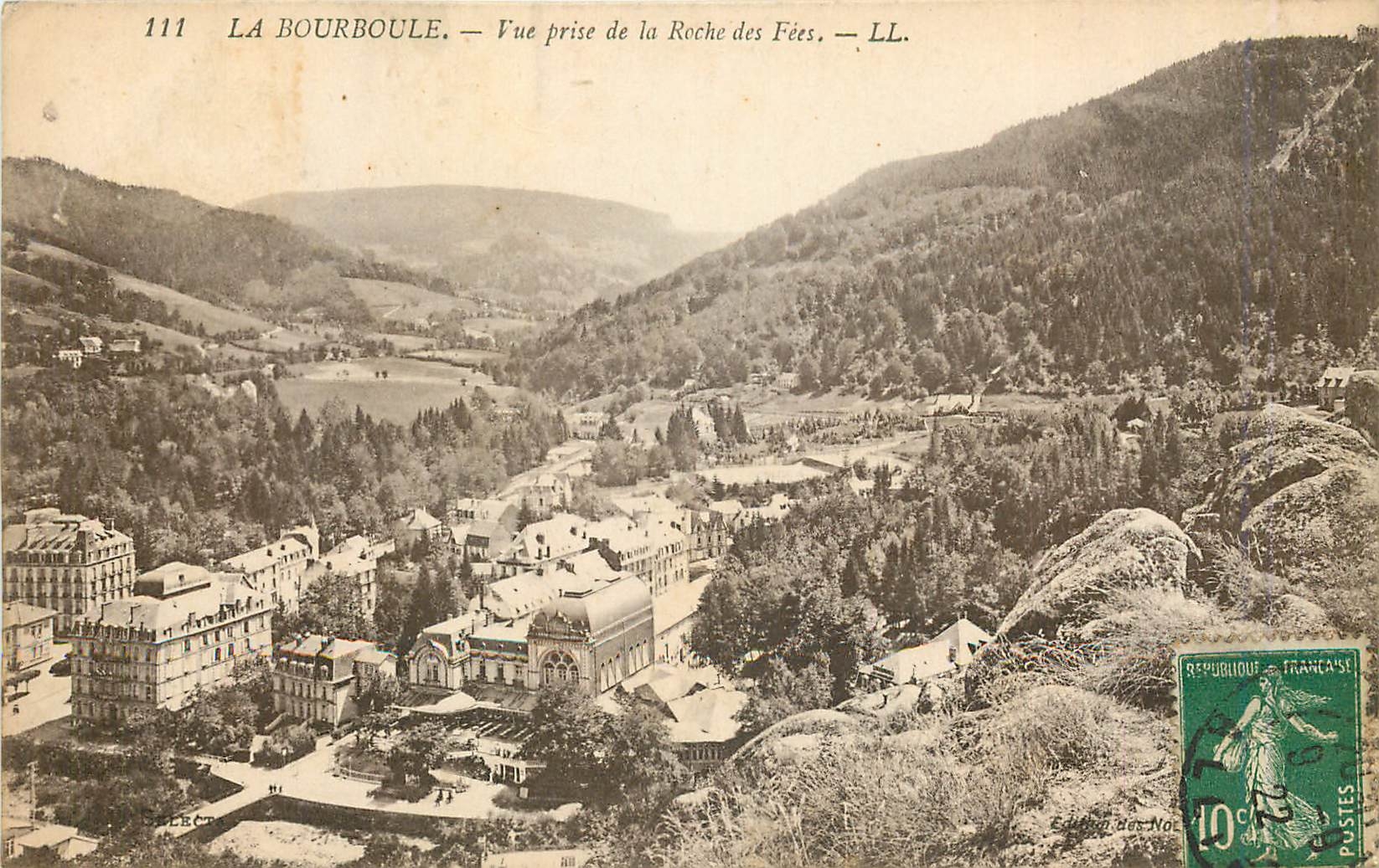 CPA La Bourboule Vue prise de la Roche des Fees 