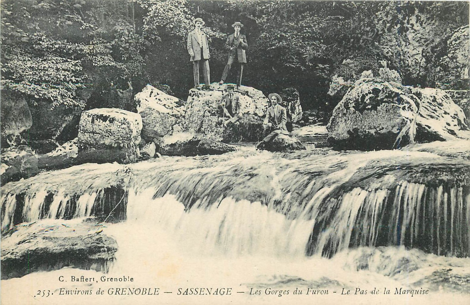 CPA Environs de Grenoble Sassenage Les Gorges du Furon Le Pas de la Marquise 