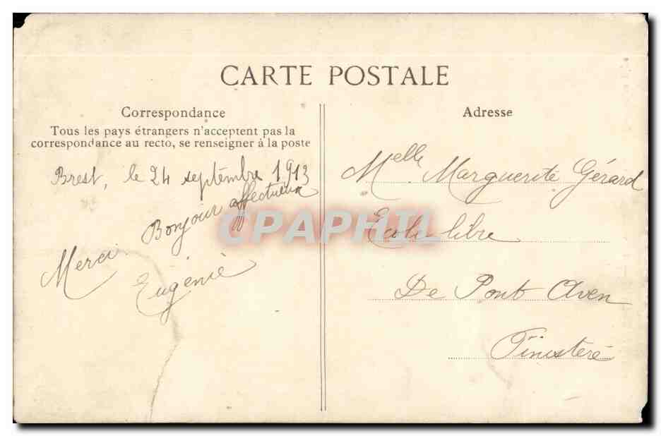 CPA Folklore Costume Morlaix la vieille porteuse d'eau fumant le pipe — Verso