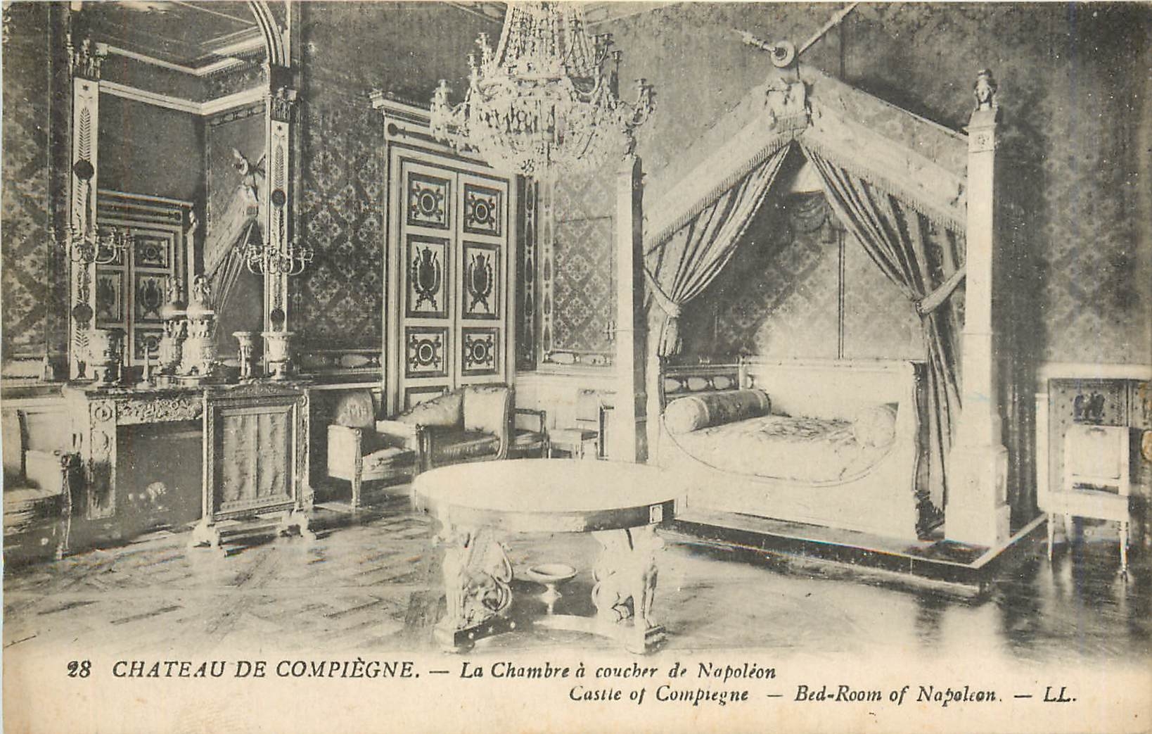 CPA CHÂTEAU DE COMPIEGNE - La Chambre à coucher de Napoleon 