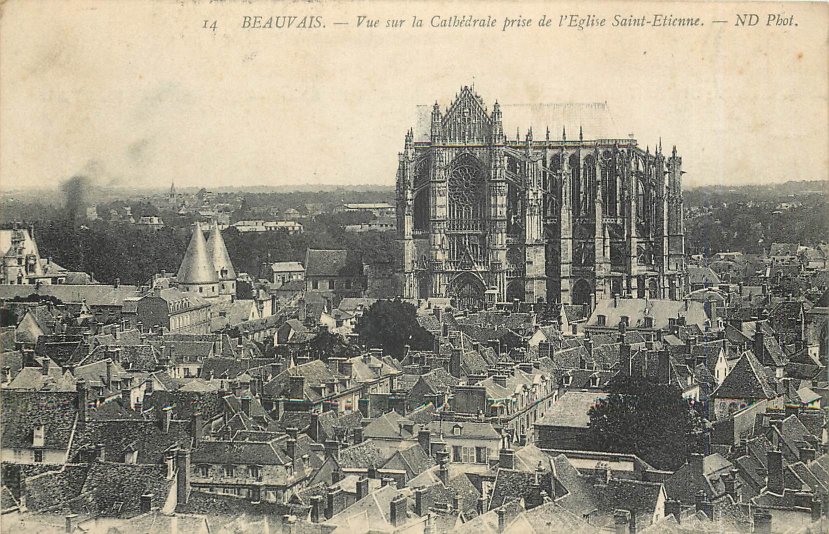 CPA BEAUVAIS La Cathedrale prise de l'Eglise Saint-Etienne