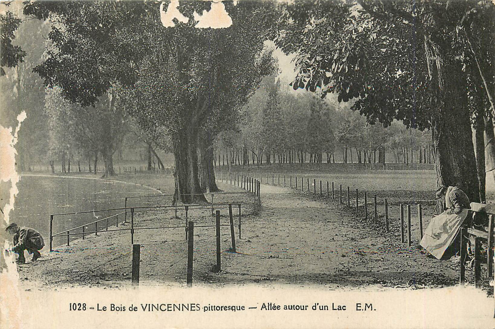 CPA Bois de VINCENNES - Allée autour du Lac