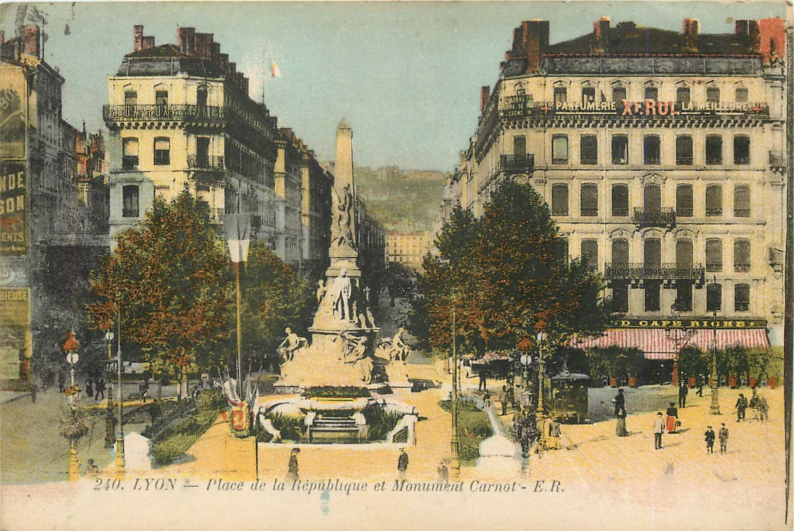 CPA LYON Place de la Republique et Monument Carnot