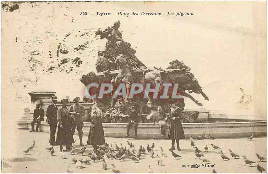 Lyon - Place des Terreaux - Les pigeons — Série 343, éditée par B.F. 'Lua'