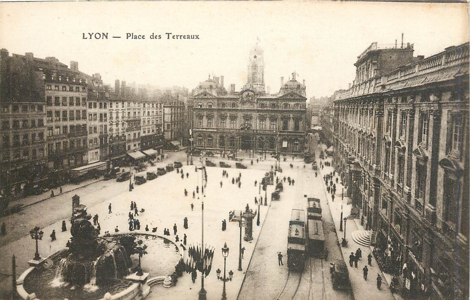 CPA Lyon - Place des Terreaux Tramway