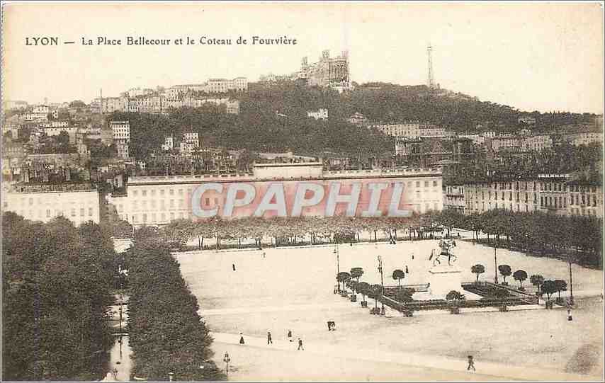 CPA Lyon La Place Bellecour et le Coteau de Fourvière