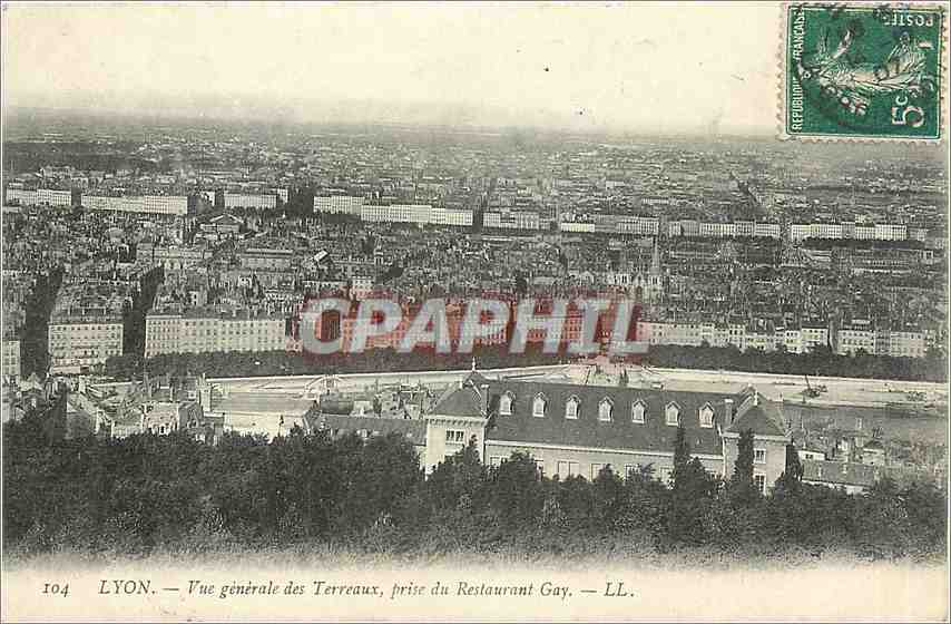 CPA Lyon Vue Génerale des Terreaux prise du restaurant Gay