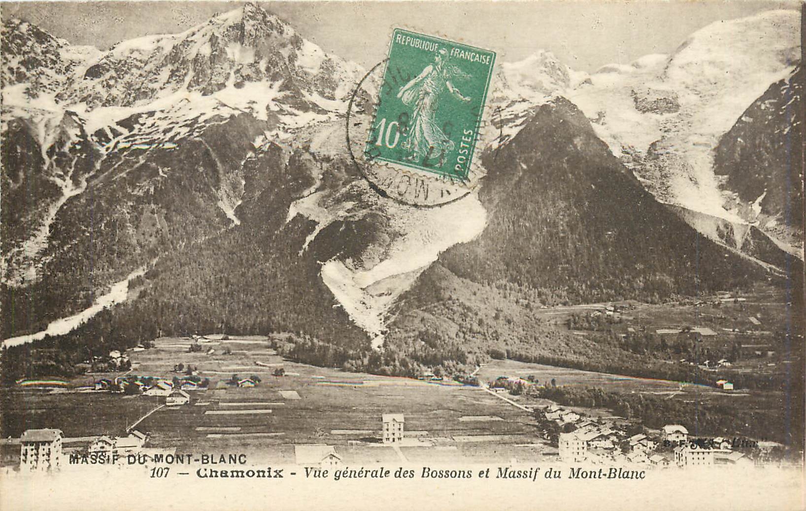 CPA Chamonix -Vue generale des Bossons et Massif du Mont-Blanc
