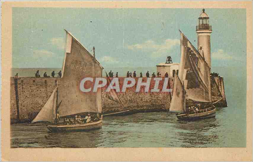 CPA Le Treport - Depart de Barques de Peche  pour une Promenade en Mer Bateaux Phare