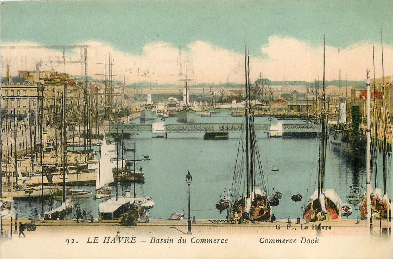 CPA Le Havre Bassin du Commerce Bateaux