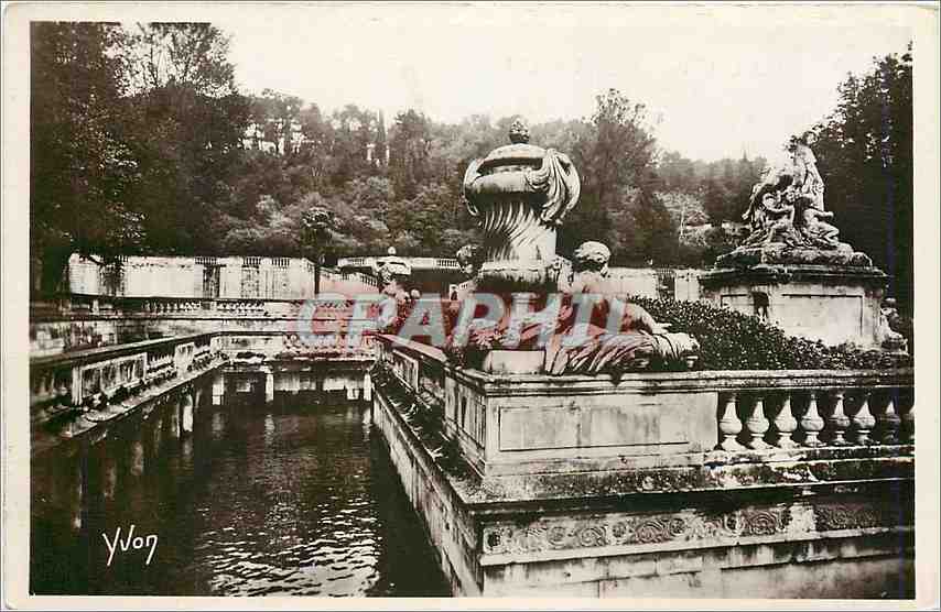 CPA Nimes Jardin de la Fontaine les Bains Romains