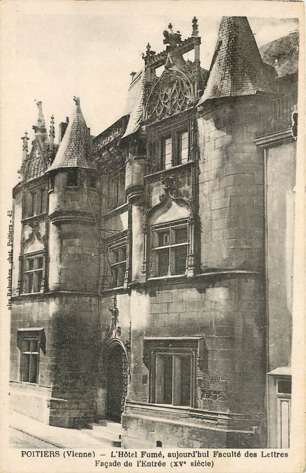Poitiers (Vienne) — Das Hotel Fumé, Eingangsfassade (15. Jahrhundert) — Verlag: R. Rabuchon, Nr. 42