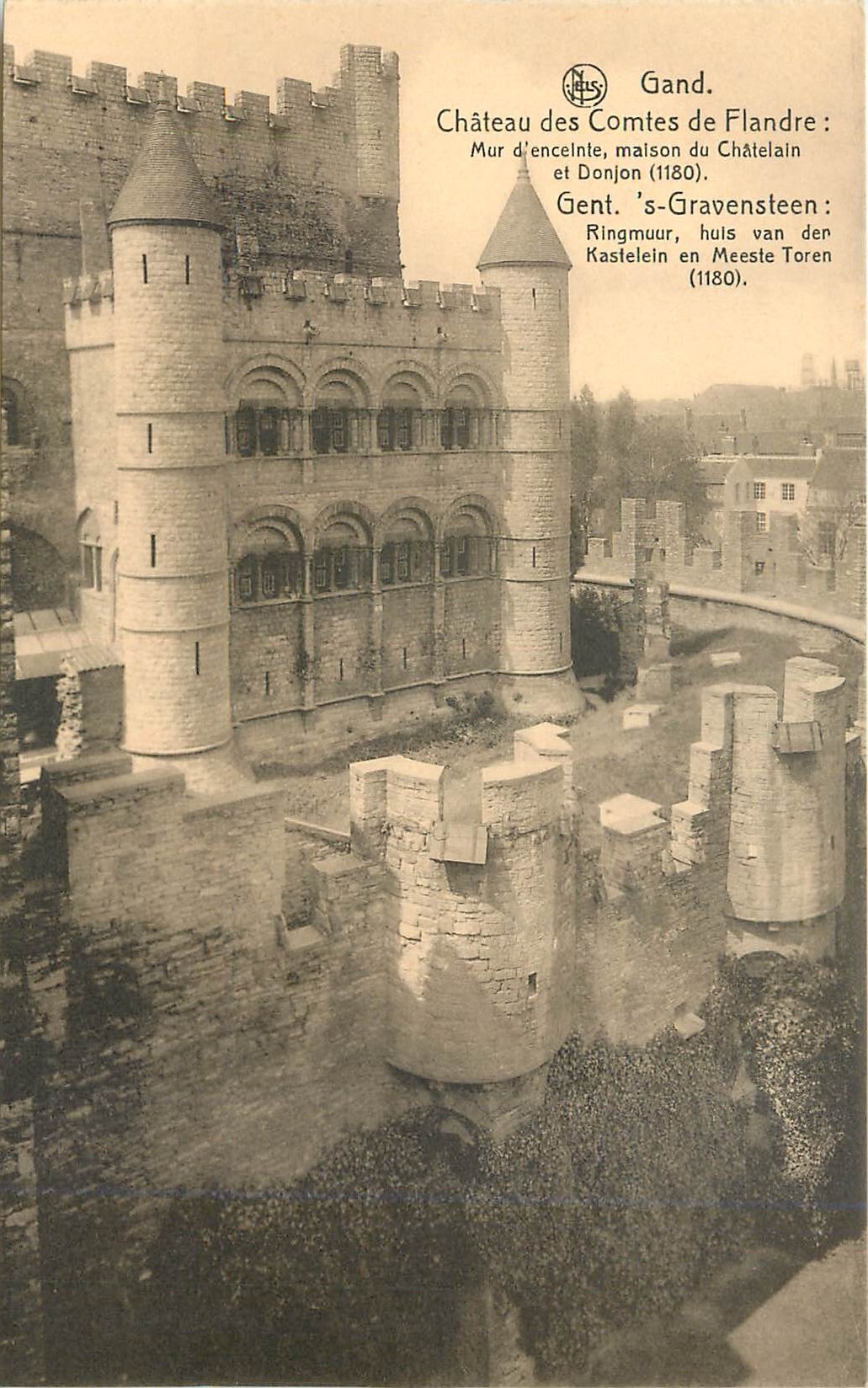CPA Château des Comtes de Flandre: Mur d'enceinte  maison du Chatelain et Donjon