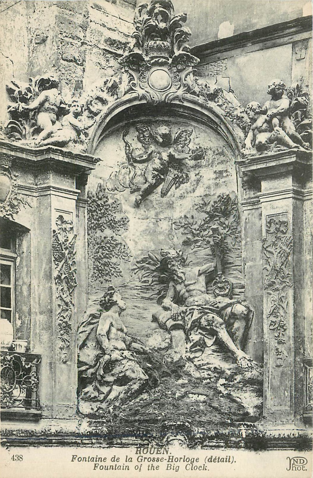 CPA Rouen Fontaine de La Grosse Horloge