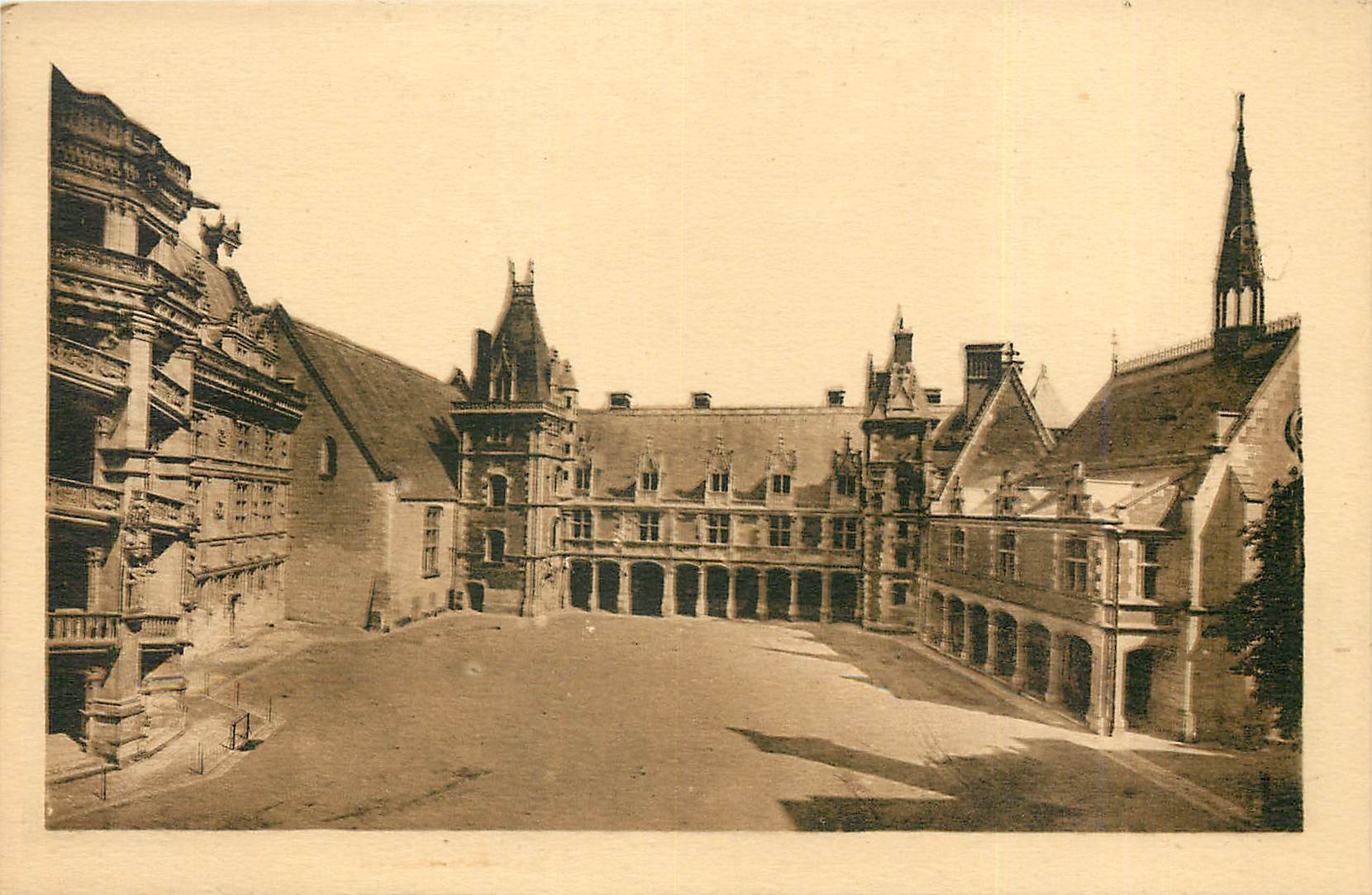CPA Blois Le Château - Aile François 1er - Aile Louis XII et la Chapelle