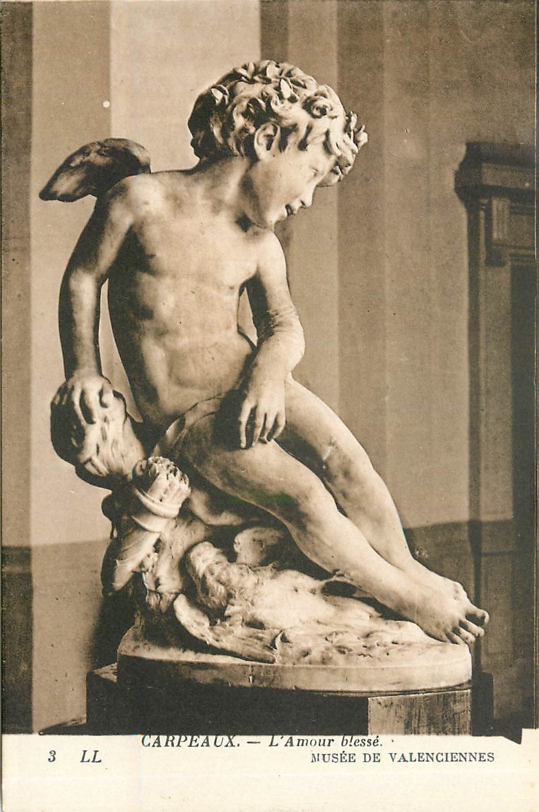 CPA Carpeaux l'amour blesse musee de Valenciennes