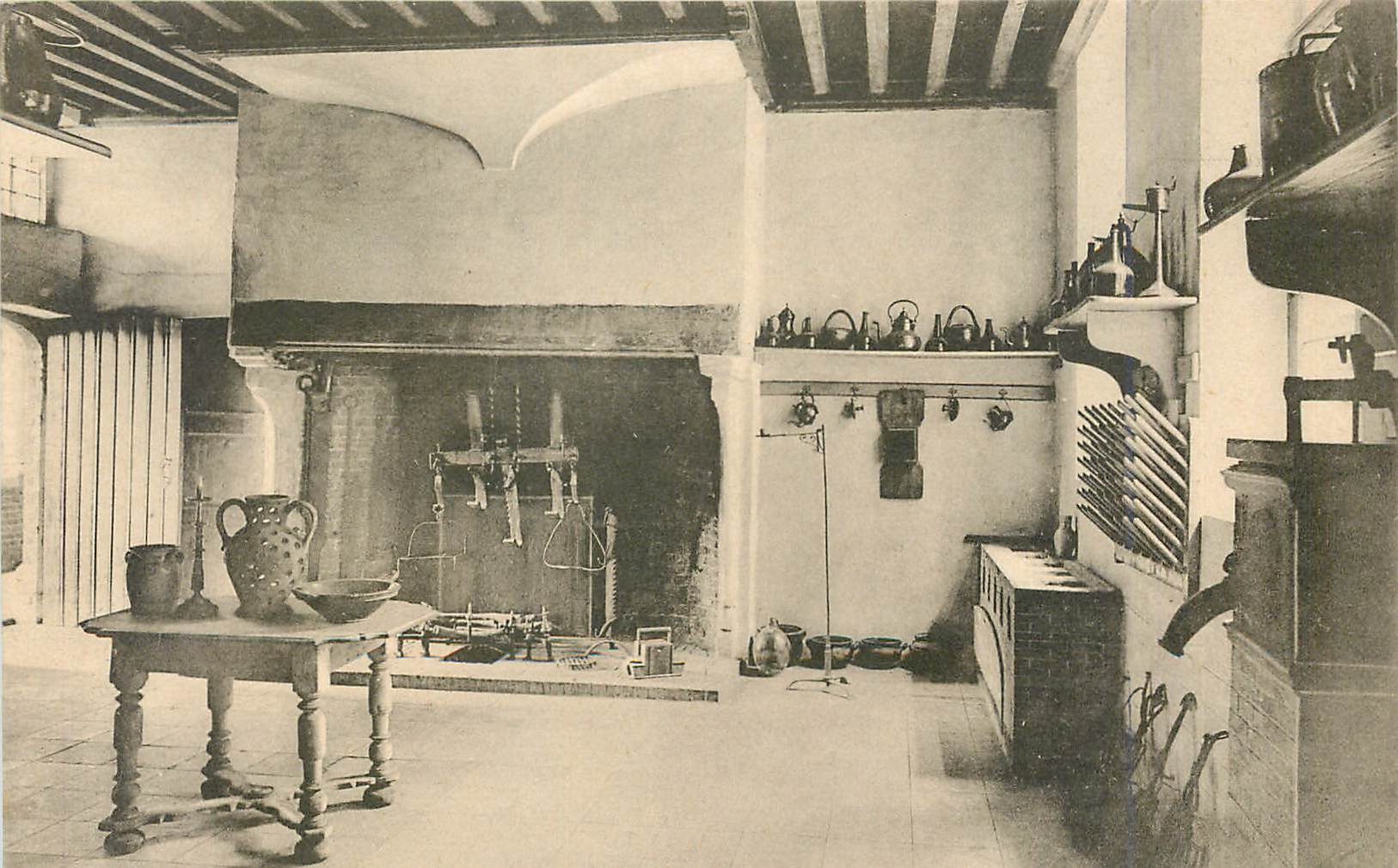 CPA Gand musee d'Archeologie dans l'abbaye de la Sainte-Vierge cuisine de la maison de l'abbesse