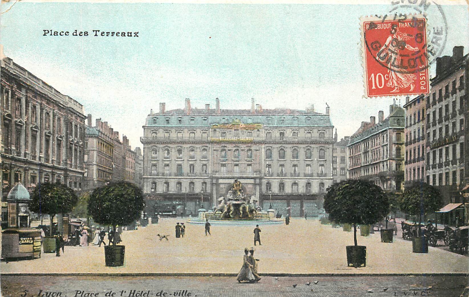 CPA Lyon place de l'hotel de ville