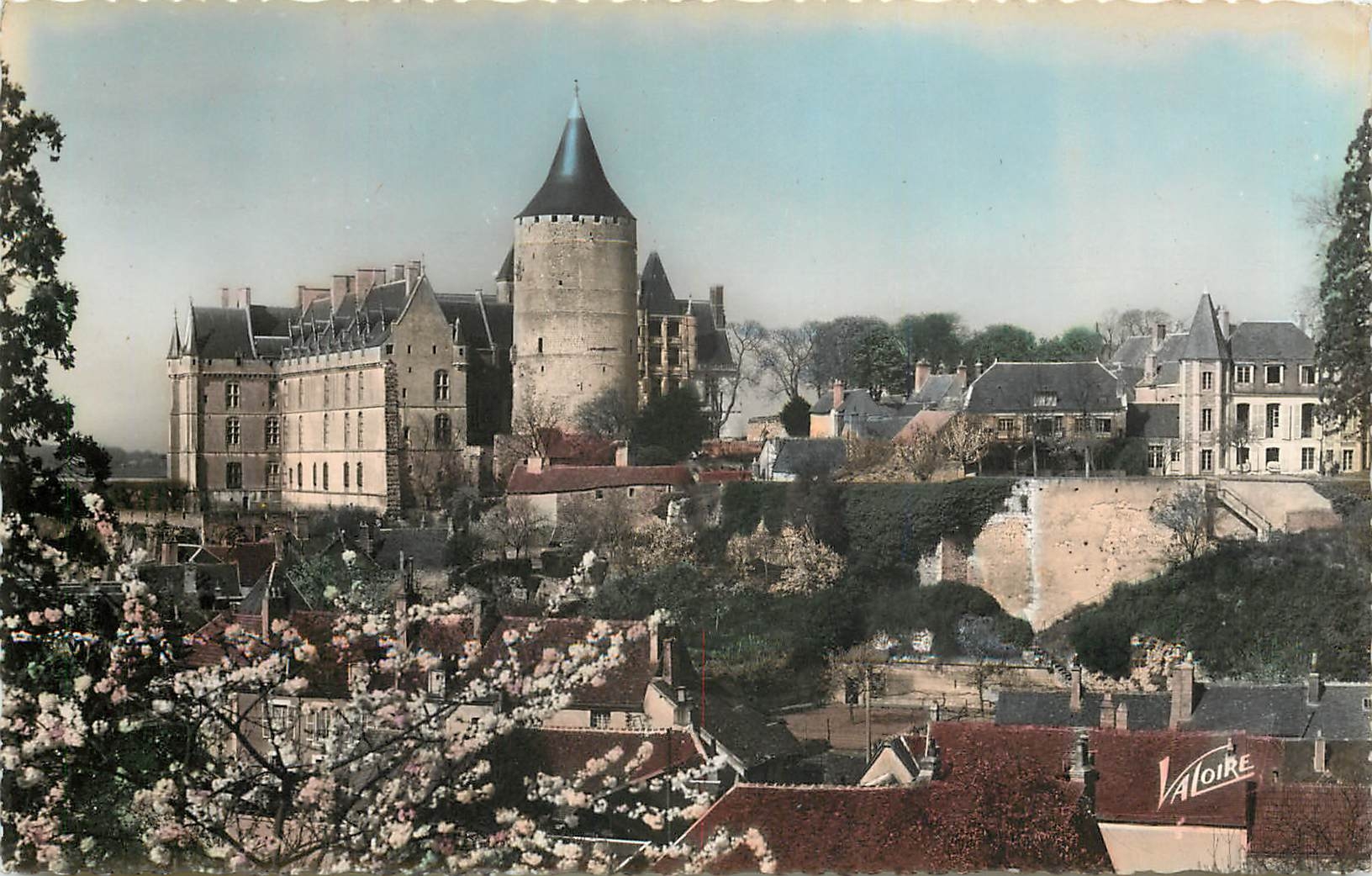 CPM les merveilles du Val de Loire Chateaudun Le chatea et le donjon
