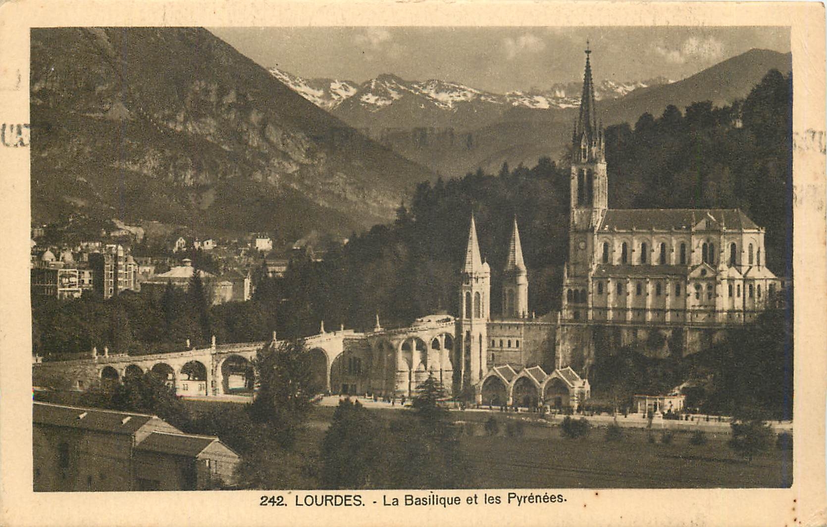 CPA Lourdes la basilique et les Pyrenees