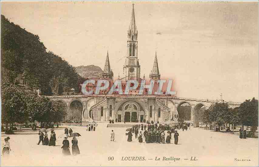 CPA Lourdes la basilique
