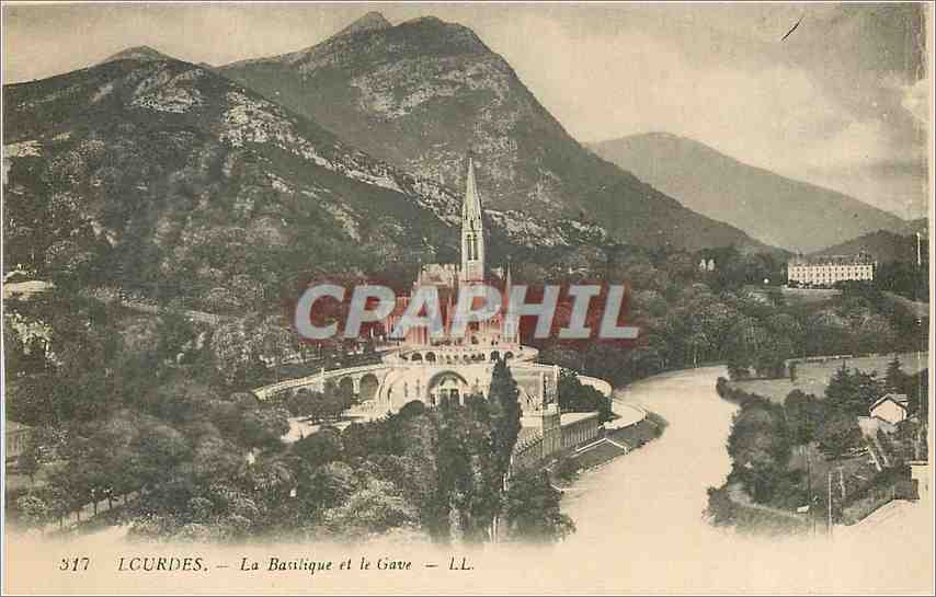 CPA Lourdes la basilique et le Gave