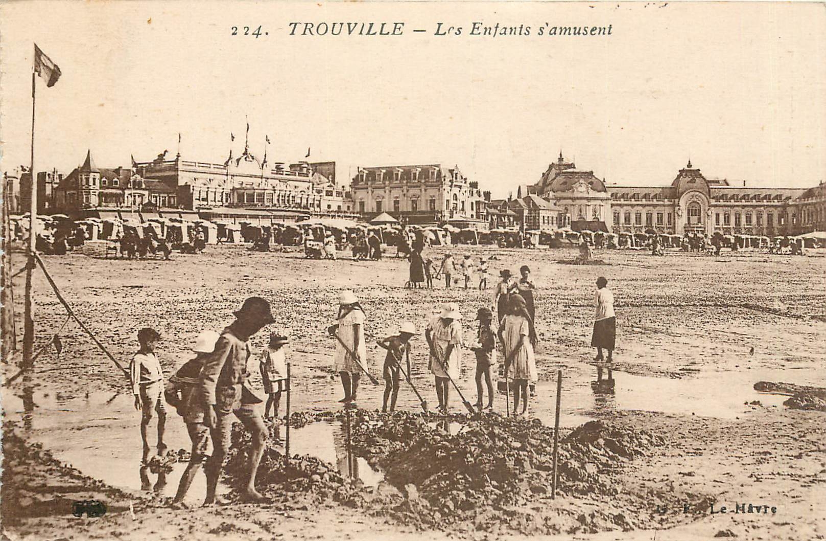 CPA Trouville les enfants s'amusent