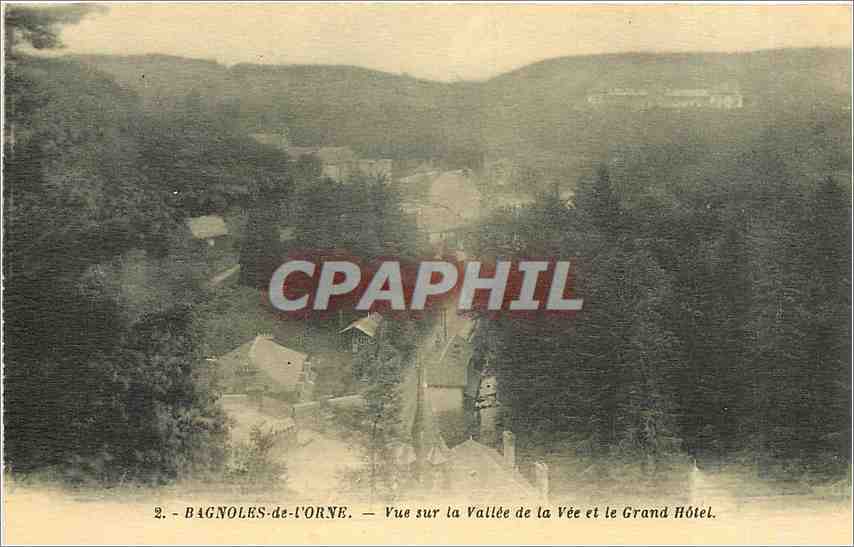 CPA Bagnoles de l'Orne Vue sur la vallée de la vee et le Grand Hotel
