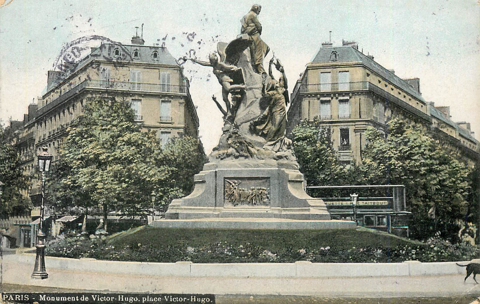 CPA Paris Monument de Victor Hugo place Victor Hugo