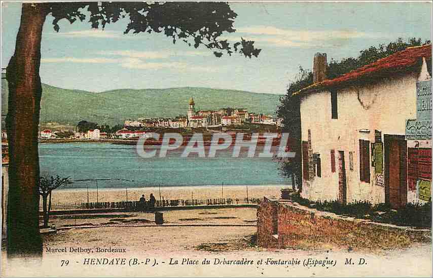 CPA Hendaye la place du debarcadere et Fontarabie