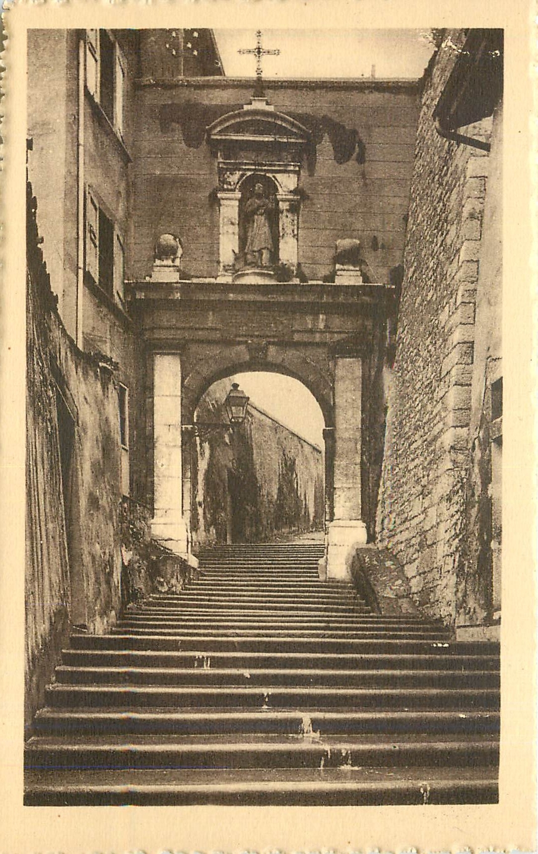 CPA LE VIEUX GRENOBLE Quartier de Calemont - Ancien portail du Monastère de la Visitation (Sainte-Ma