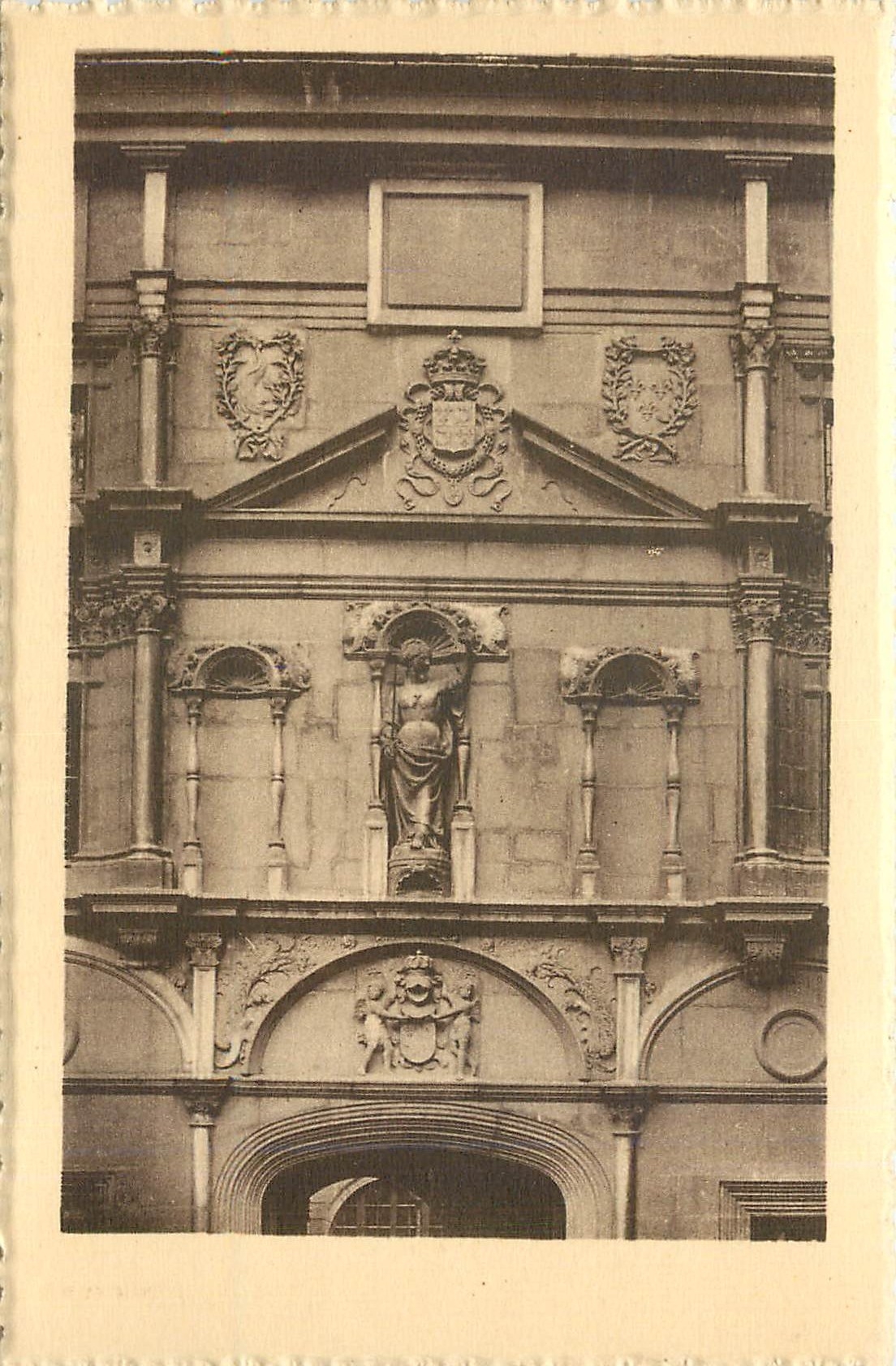 CPA LE VIEUX GRENOBLE Palais de Justice - Façade Renaissance Vue prise après la restauration de 1830