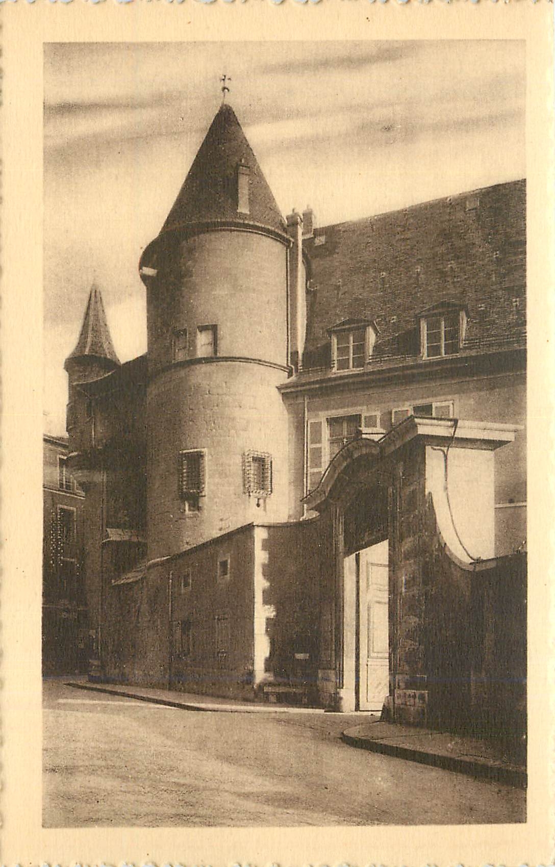 Le Vieux Grenoble — Ancienne Tour de la Trésorerie sur base romaine et portail de l'Intendance (1749) — Cliché Odoux